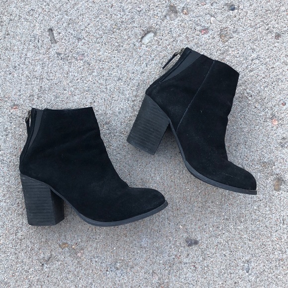Urban Outfitters • Black suede booties - Picture 3 of 6
